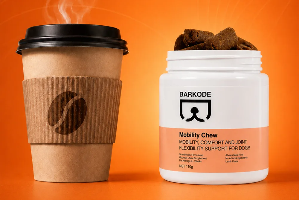 O ceașcă de cafea lângă un borcan de Mobility Chew